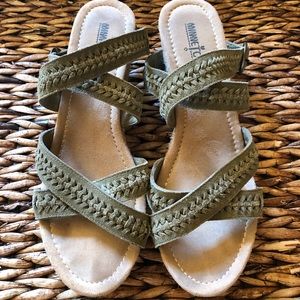 Minnetonka wedges size 9